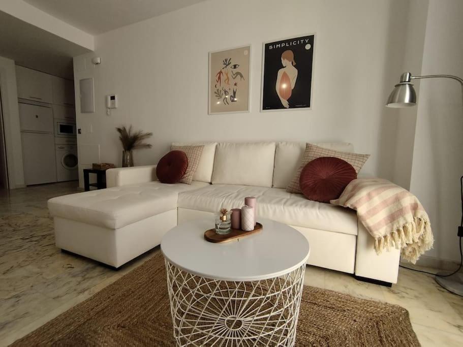 Love Rent4 Malaga Lyli توريمولينوس المظهر الخارجي الصورة